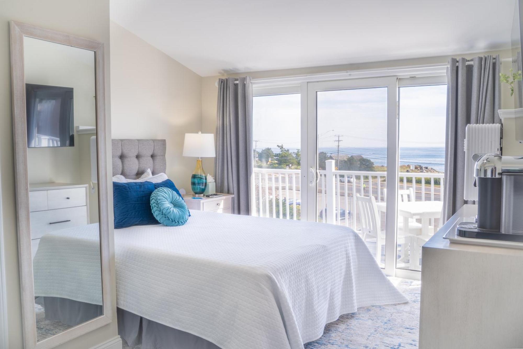 935 Ocean, A Beachside Inn Hampton Exterior photo