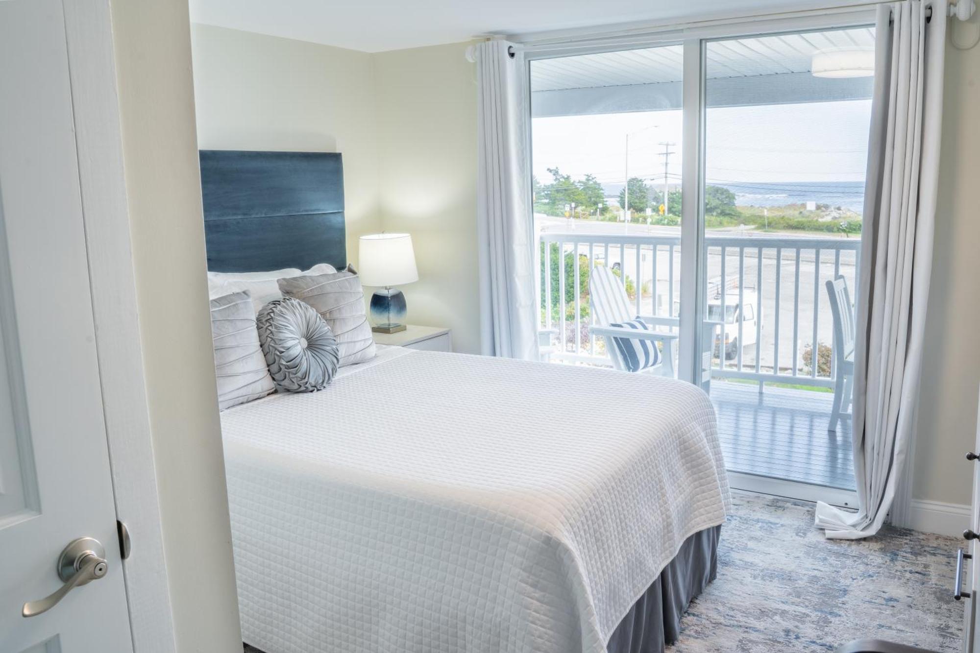 935 Ocean, A Beachside Inn Hampton Exterior photo