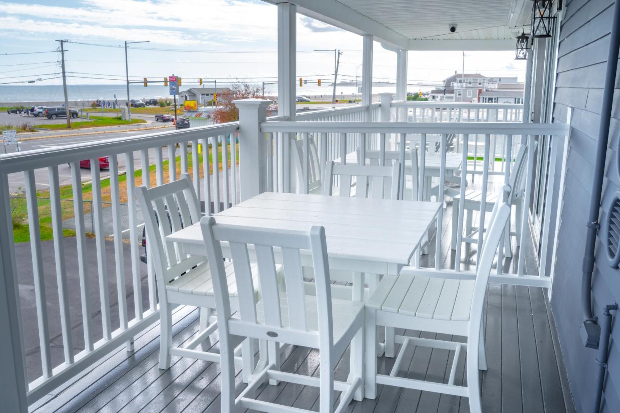 935 Ocean, A Beachside Inn Hampton Exterior photo
